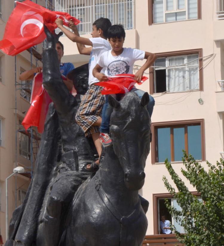 Şanlıurfalılar terör saldırılarını yürüyüş ile protesto etti