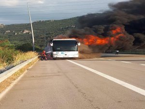 Bursa'da yolcu otobüsü alev aldı!