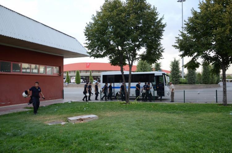 Doğu otobüslerine taşlı saldırı