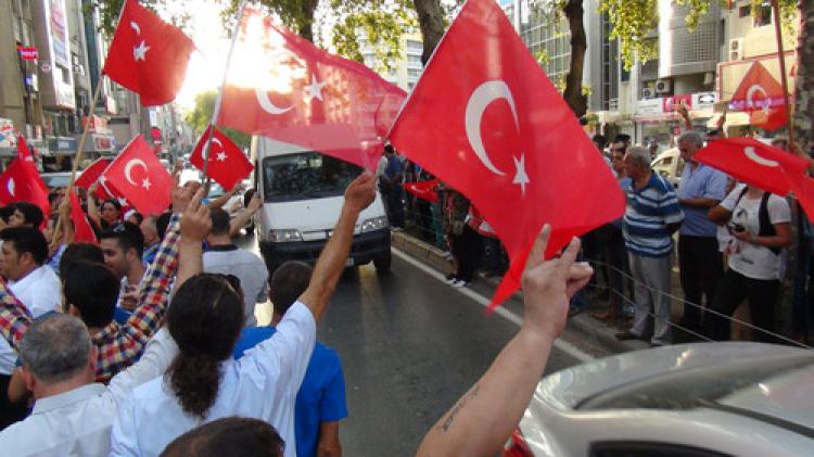 Ülkü Ocakları'nın teröre tepki yürüyüşünde gerginlik