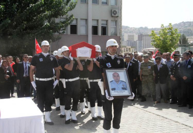 Şehit polis için tören düzenlendi