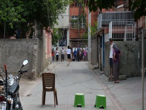 Kopan yüksek gerilim hattı korkuttu