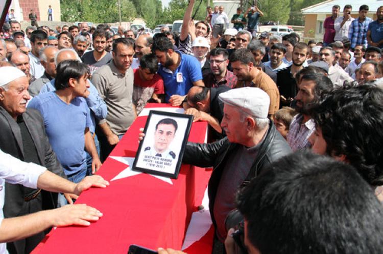 Şehit eşinin 'Gitme!' feryadı herkesi ağlattı