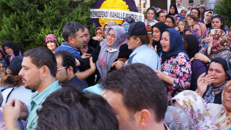 Denizlili şehit polis Hasan Eser babaevinden gözyaşları ve dualarla uğurlandı