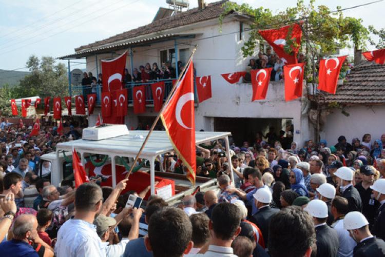 Şehit polis son yolculuğuna uğurlandı