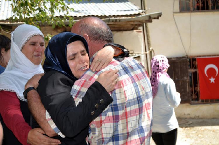 Emniyet Amiri'nin baba ocağına ateş düştü