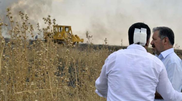 Diyarbakır'da HDP'li vekillere taşlı saldırı