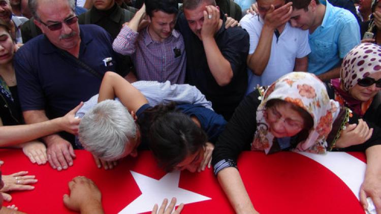 Çine şehidini dualarla uğurladı