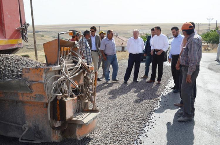 Kozaklı’da asfalt çalışmaları devam ediyor