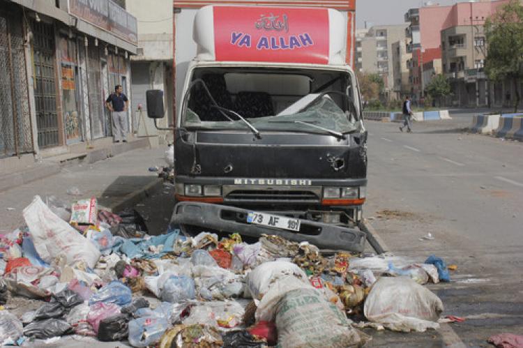 Cizre'de yaralar sarılmaya başlandı