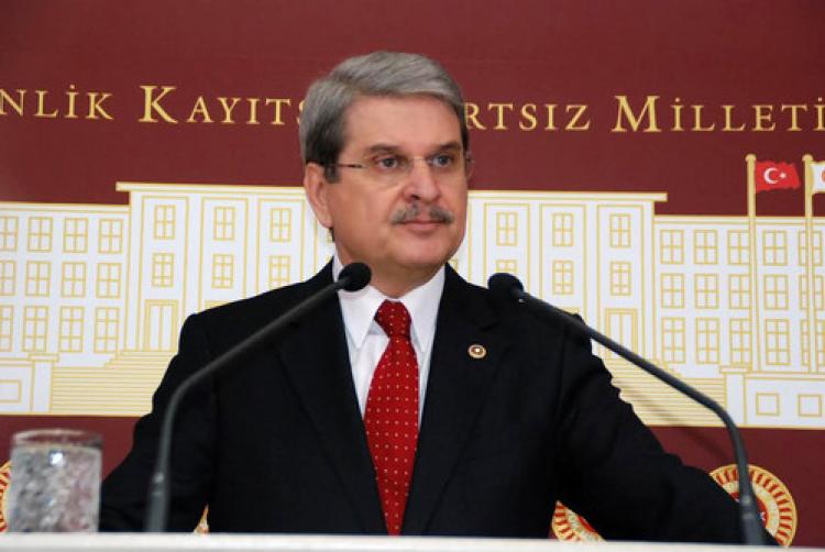 "Milletimiz şehit, Sağlık Bakanı ihale peşinde"