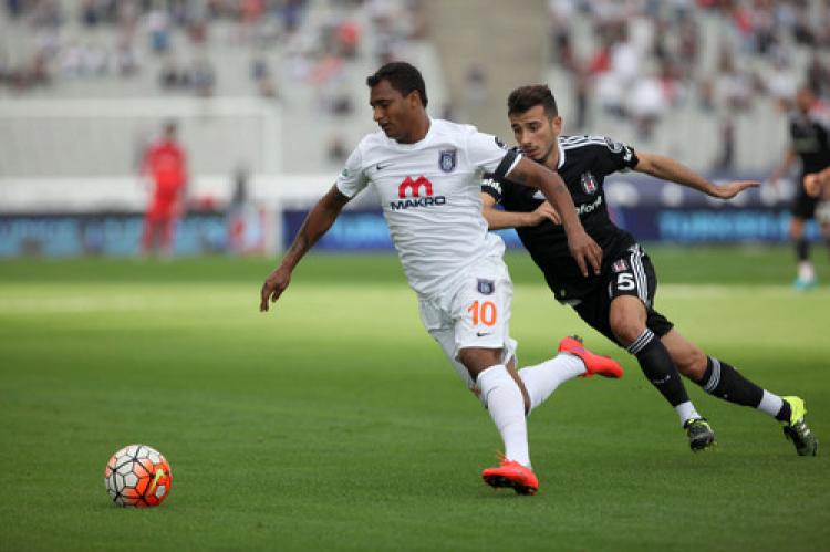 Beşiktaş: 1 - Medipol Başakşehir: 0 (İlk yarı)