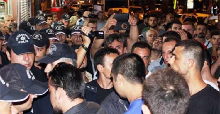 Otobüste yakalanan teröristi linç etmek istediler