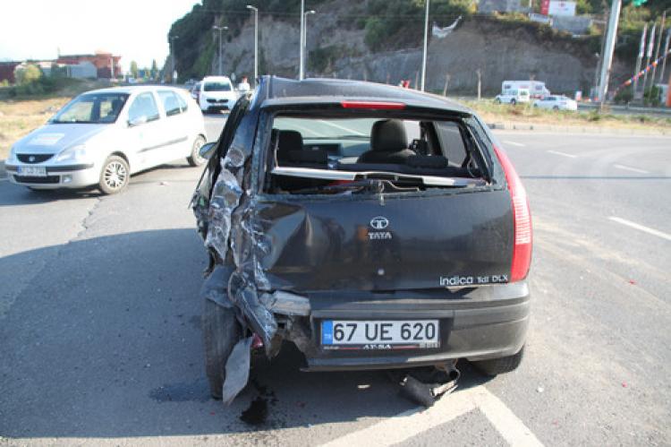 İşçi servisi ile sürücü adayı aracı çarpıştı