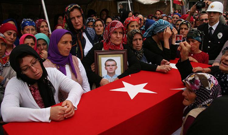 Şehit cenazesinde Erdoğan'a kadınlardan tepki