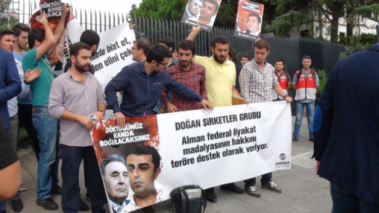 Doğan Holding'e protesto
