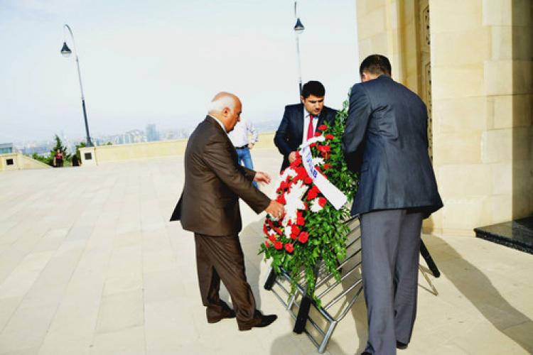 Azerbaycan'daki Türk işadamları terörü kınadı