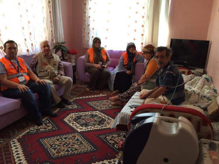 Kimse Yok Mu Derneği, yaşlı çiftin yardıma koştu
