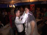 Kendi düğününe yetişemeyen uzman çavuş damat sonunda geline kavuştu