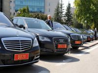 Makam aracına doymuyorlar