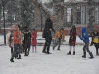 Bursa'da eğitime kar engeli!