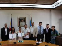 Filipinler Eğitim Bakanı, Türk okulu öğrencilerini makamında ağırladı