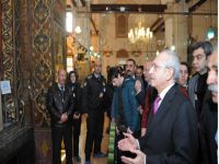 "İbadeti Allah için yaparız, siyaset için değil"