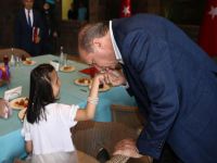 Cumhurbaşkanı Erdoğan şehit çocuklarıyla bayramlaştı