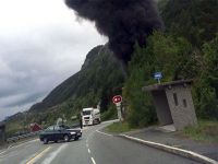 Petrol tankeri tünelde patladı