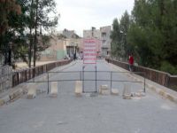 Nusaybin'de havaya uçurulan köprü trafiğe kapatıldı