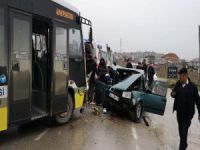 Bursa'da halk otobüsü otomobili biçti!