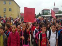 Öğrencilerden 'Öğretmenimizi geri istiyoruz' eylemi