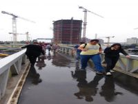 Üst geçidi su bastı