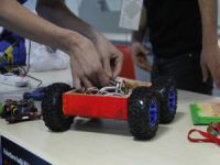 Bursa'da öğrenciler robotlarıyla yarışıyor