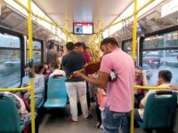 Bursa metrosunda keman ziyafeti
