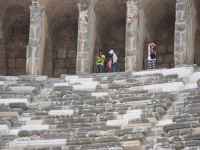 Amaç tiyatro kapasitesini artırmakmış