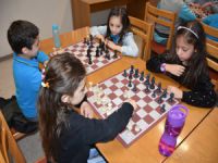 Bursa'da çocuklara satranç dersi