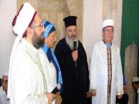 Hala Sultan'ı ziyaret eden Müslümanlara Rum Kilisesi'nden bayram kutlaması