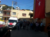 İzmirli şehidin mahallesi Türk bayraklarıyla donatıldı