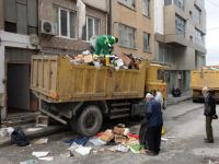 Bursa'daki 2 evden 15 kamyon çöp çıktı