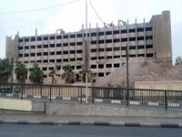 Mübarek rejiminin sembol binası önce yakıldı, şimdi yıkılıyor