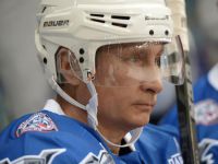 Putin, 63 yaşına buz hokeyi oynayarak girdi