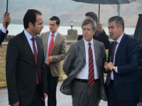 Vali Çınar, Tatvan’daki sahil düzenleme projesini inceledi