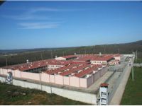 Hapishanede alkol üretip içince hastanelik oldular