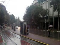 Bursalılar güne yağmurla başladı