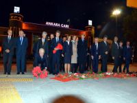 AB büyükelçileri, karanfil bıraktı