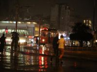 İstanbul'da akşam saatlerinde bastıran yağmur etkili oldu