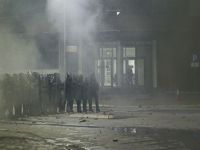 Vekil Meclise gaz attı