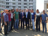 Çatıdan atlamaya kalkan hastane inşaatı işçilerinin alacakları ödendi