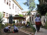 Adana Adliyesi'ne kadın eli değdi